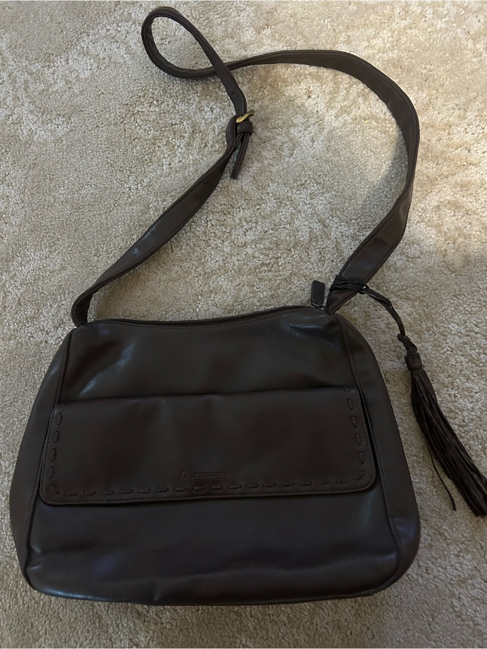 Liz Claiborne brown shoulder / crossbody purse w/ adjustable strap & pockets.